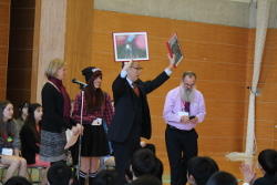 ウィノナ訪問団より　絵画のお土産を頂きました　