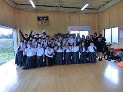 弓道部員と記念撮影