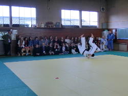 柔道の練習を見学　「Oｈ～！」