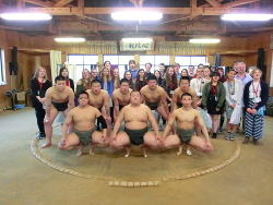 相撲部と記念撮影