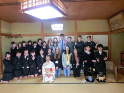 茶道部と記念撮影
